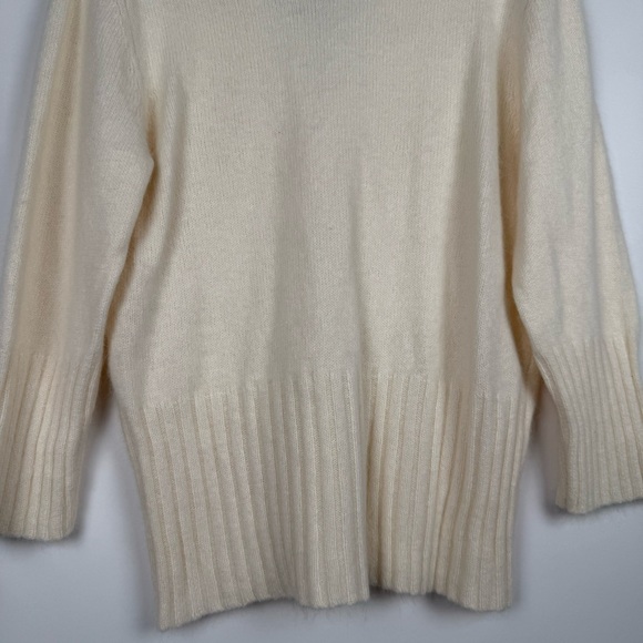 NWT Apostrophe Women’s Angora Blend V-neck Pullover Sweater Top Size 16/18 (XL) - Picture 8 of 10